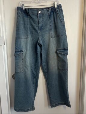 Almost Famous Men's Relaxed Cargo Jeans in Faded Blue